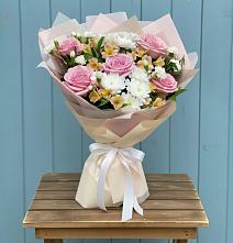 Букет цветов из:  Гвоздики, Орхидеи и Розы в Хохле