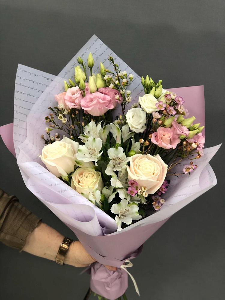 Букет цветов из: Альстромерии, Розы и Лизиантусы в Хохле