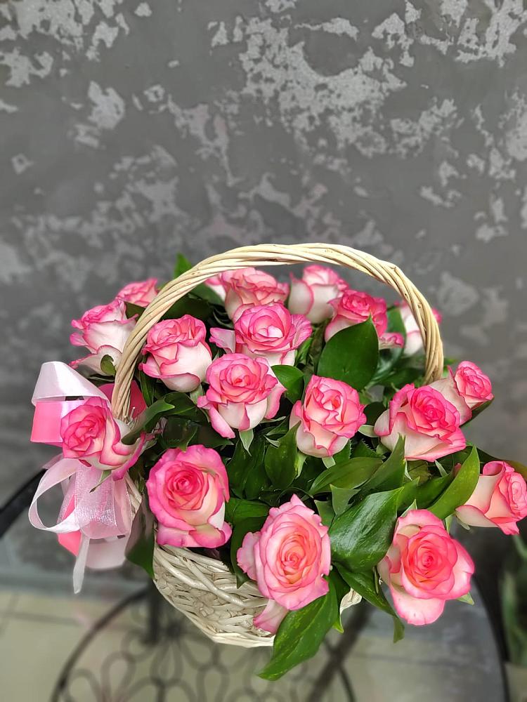Цветочная композиция из Розы в корзине в Хохле
