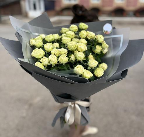 Букет Белые кустовые розы Солинеро в Хохле