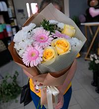 Букет цветов из:  Герберы, Розы и Хризантемы в Хохле