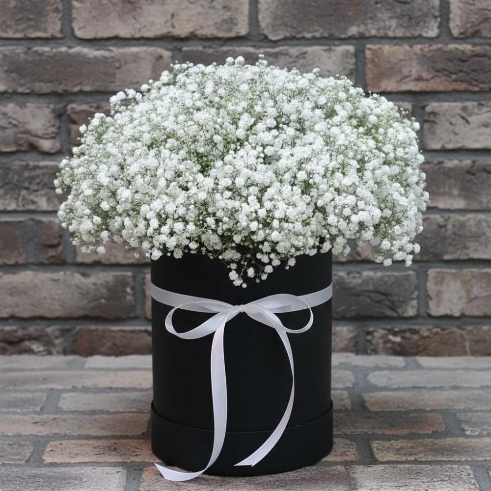 Цветочная композиция из Гипсофила в шляпной коробке в Хохле