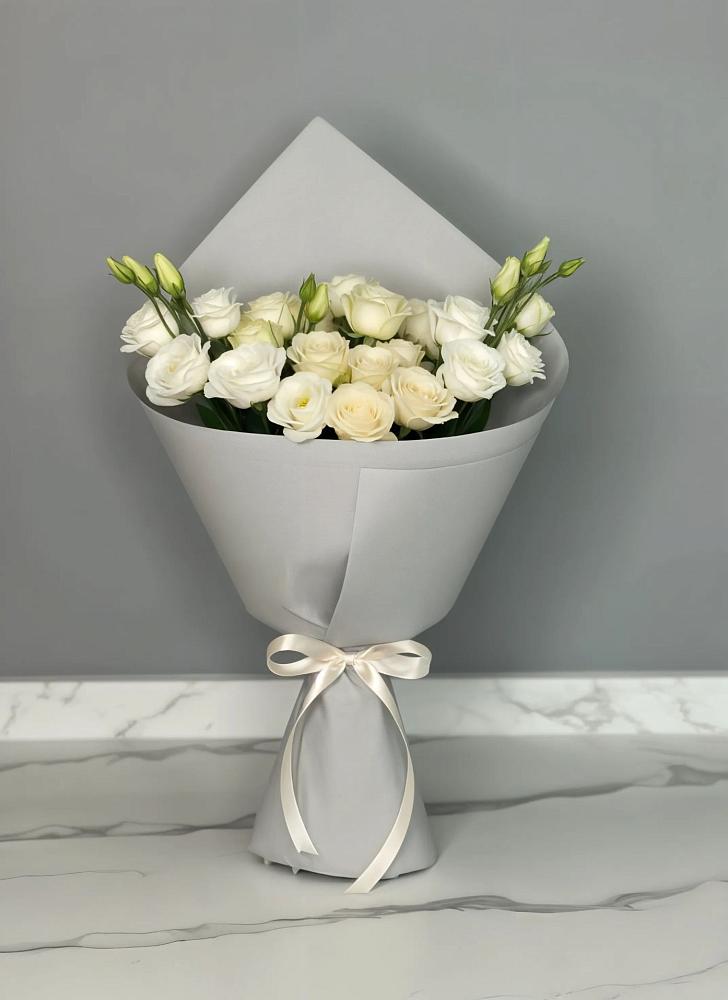 Букет цветов из: Розы и Лизиантусы в Хохле