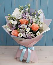 Букет цветов из:  Лизиантусы, Розы, Альстромерии и Гипсофила в Хохле