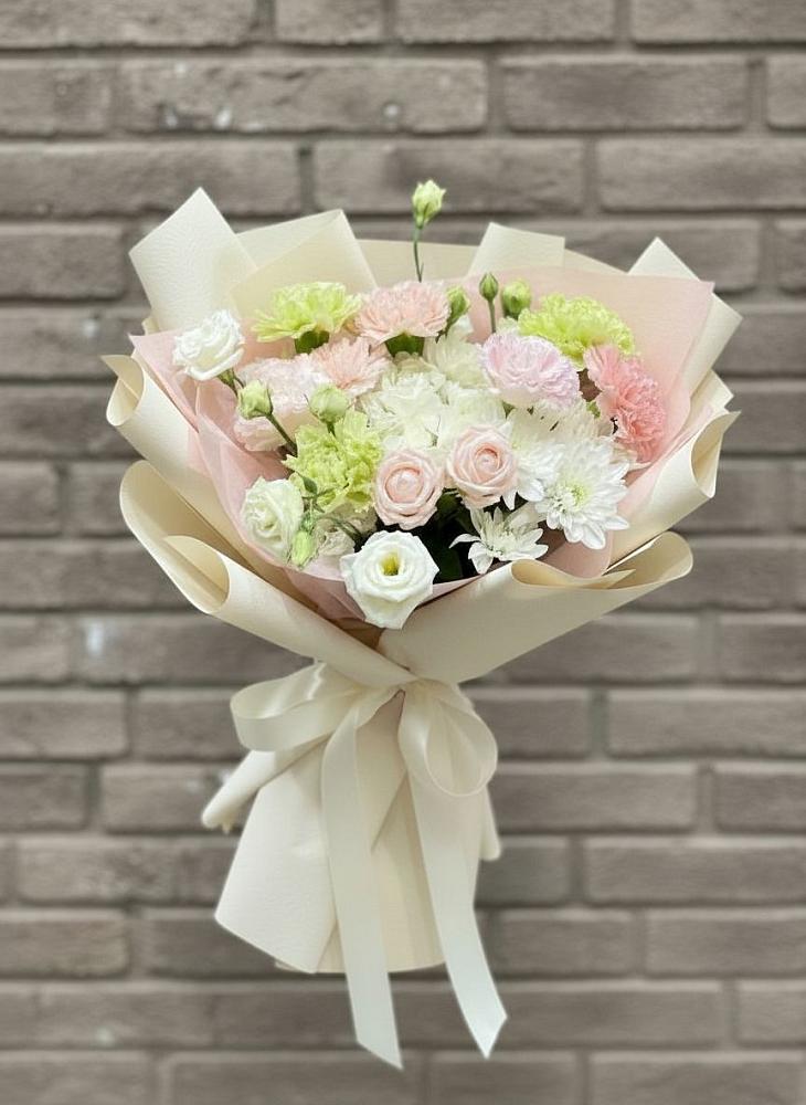 Букет цветов из: Гвоздики, Розы, Лизиантусы и Хризантемы в Хохле