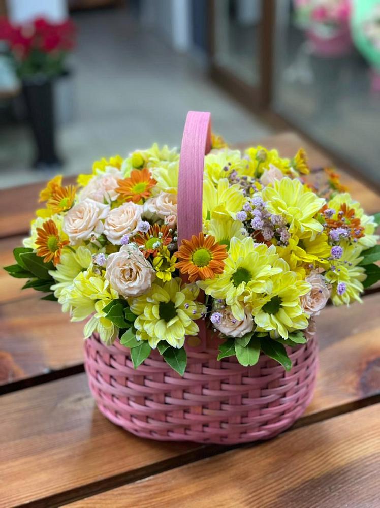 Цветочная композиция из Хризантемы и Розы в корзине в Хохле